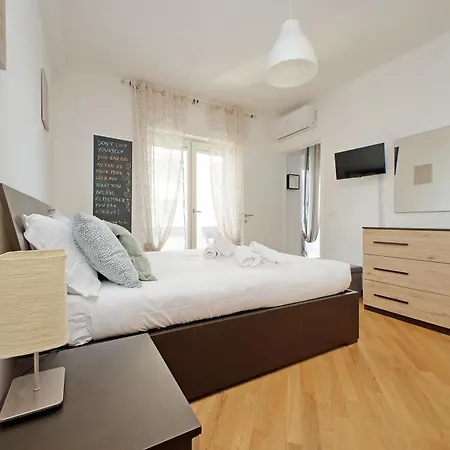 Comodo Con Terrazzo, Vicino Gemelli 公寓 *