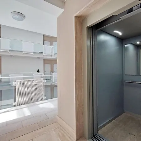 Comodo Con Terrazzo, Vicino Gemelli 公寓