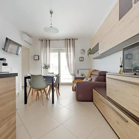 公寓 Comodo Con Terrazzo, Vicino Gemelli
